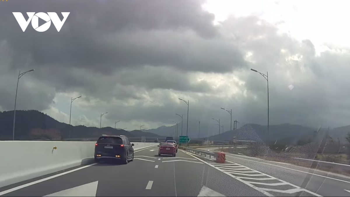 Làm rõ thông tin xe chạy lùi trên cao tốc Nha Trang- Cam Lâm